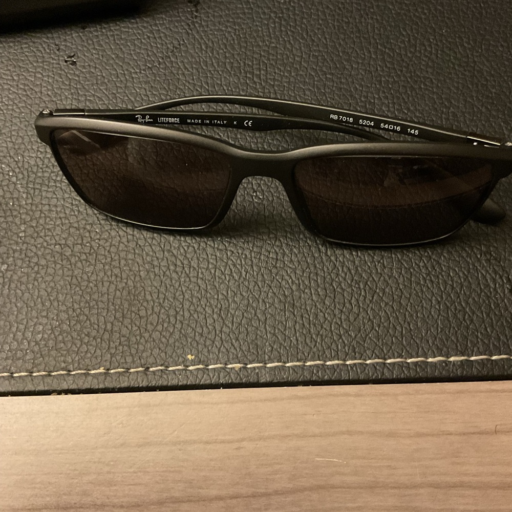 Ray ban